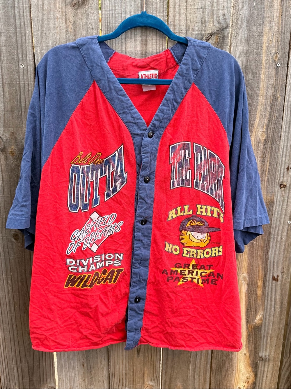 Vintage 1078 Garfield Red and Navy Short-Sleeve Graphic Baseball Jersey Size XL